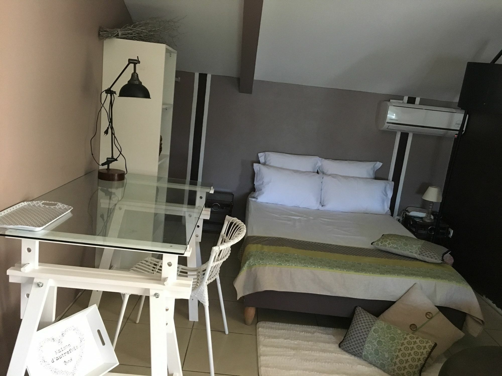 House With 5 Rooms In Etang Sale, With Wonderful Mountain View, Enclos Exteriör bild