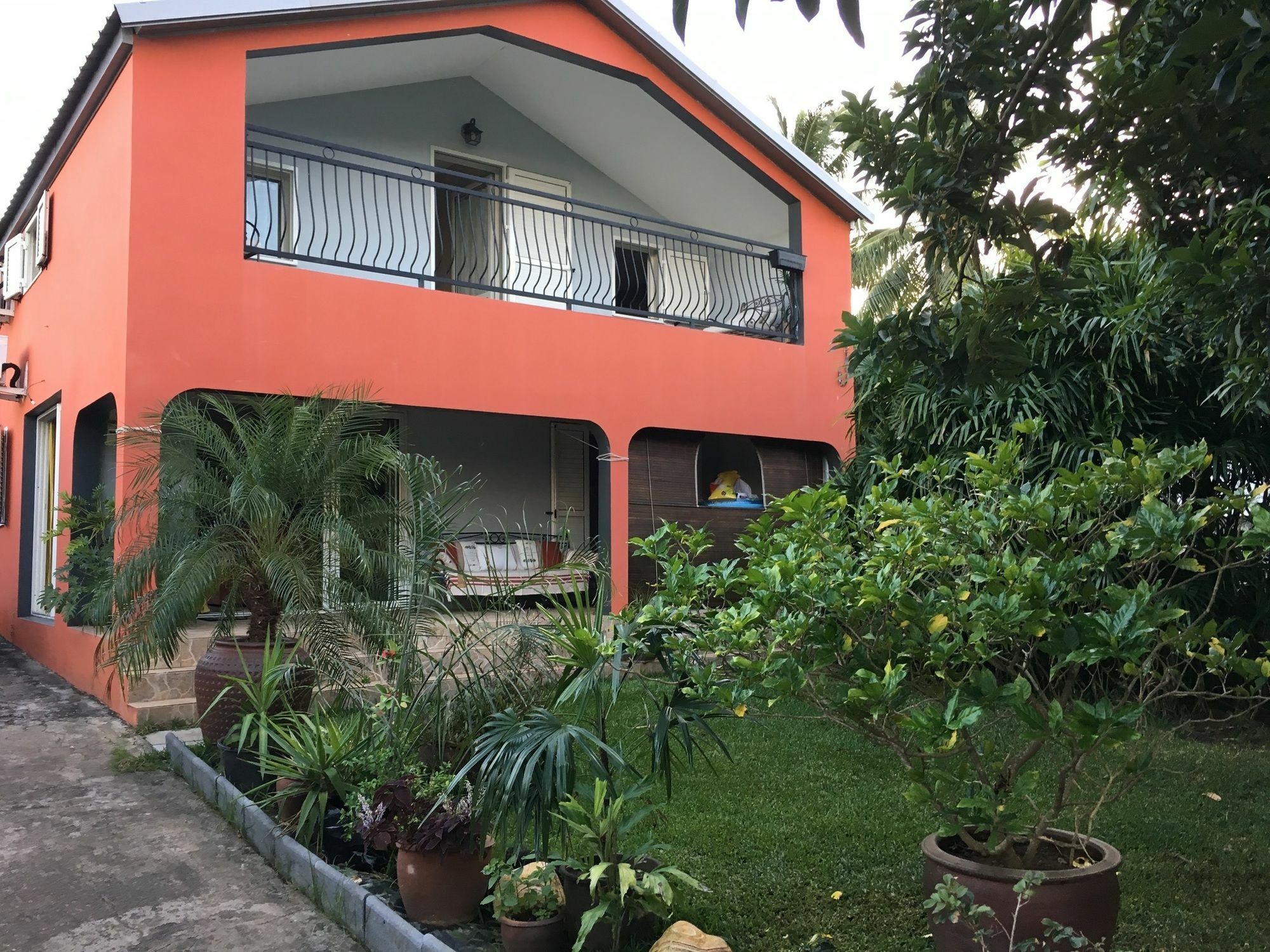 House With 5 Rooms In Etang Sale, With Wonderful Mountain View, Enclos Exteriör bild